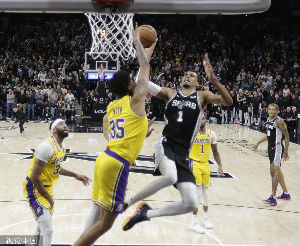 坚持进攻依 坚持进攻依